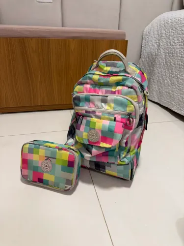 Mochila kiplin muito nova!