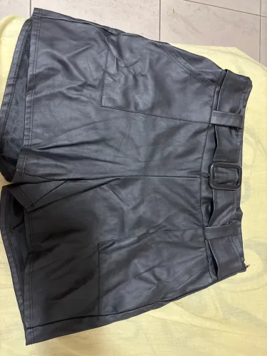 Short couro