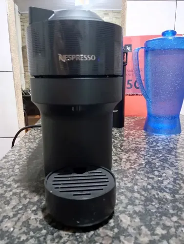 1 Cafeteira Nespresso Vertuo Pop *USADA 1 VEZ*