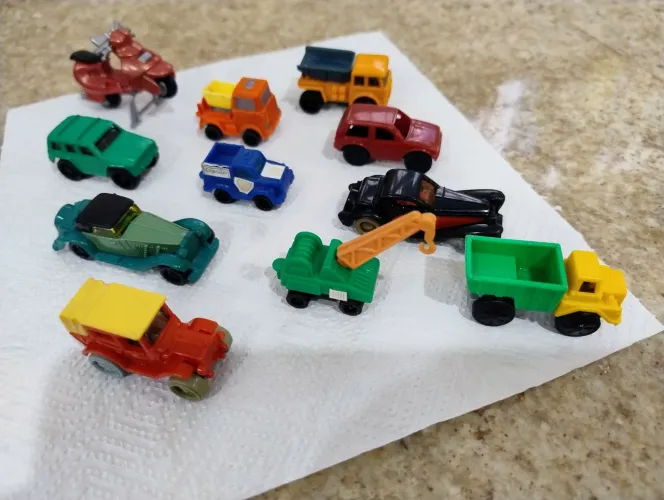 Carrinhos miniatura kinder Ovo Antigos