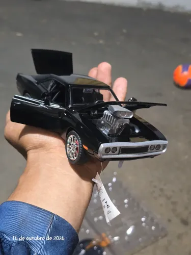Carrinhos e caminhões em miniatura,vários modelos