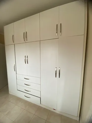 Guarda-roupas Usado