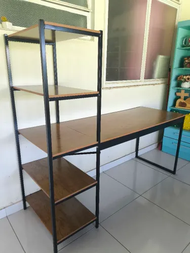 Escrivaninha modelo industrial