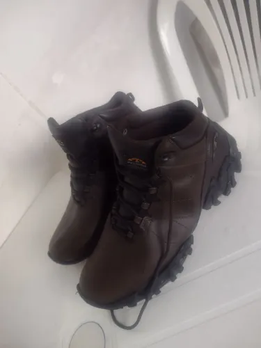 BOTA  BULL TERRIE leia a descrição 
