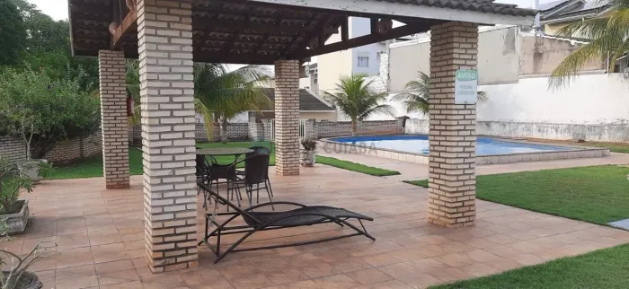 Casa de Condomínio em laje - 3/4 sendo um suíte