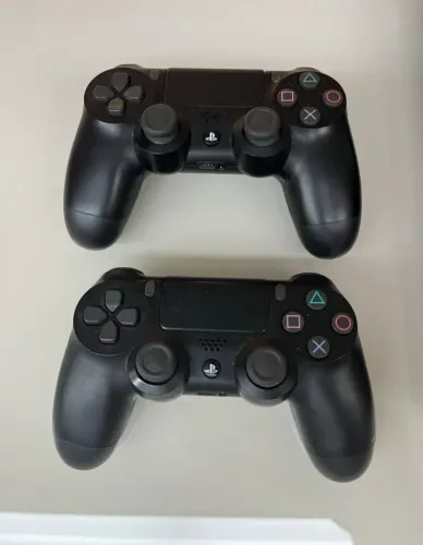 Controle de Ps4 Original 2 Controles por 300 Reais