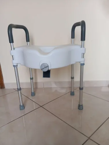 Assento elevado para vaso sanitário 