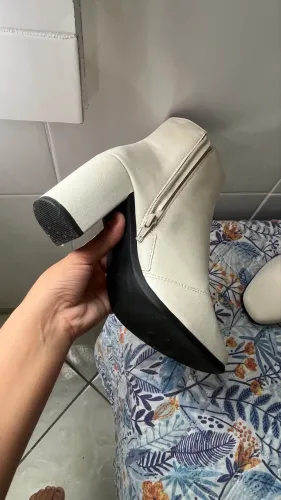Bota de salto branca