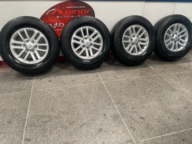 RODAS SW4 HILUX ARO 17 PNEUS 