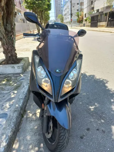 Moto scooter downtown 300