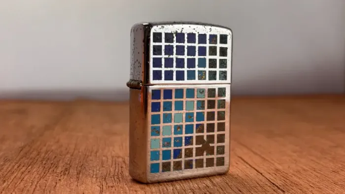 Isqueiro Zippo vintage original do modelo "Blue Tile" 1994 (Usado)
