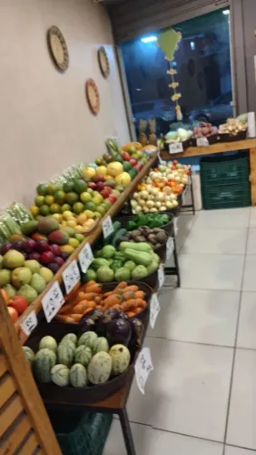 Vendo móveis para Hortifruti..