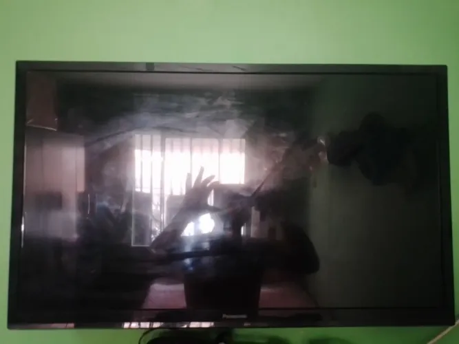 Vendo TV para retirada de peças.