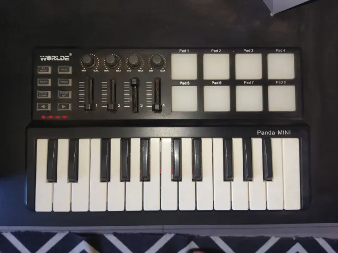 Worlde Panda Mini - Controlador De Teclado Usb Midi (Usado)