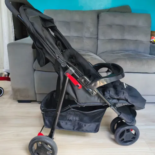 Carrinho de Bebê Semi Novo