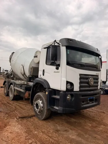 Caminhão Betoneira VW 26-280