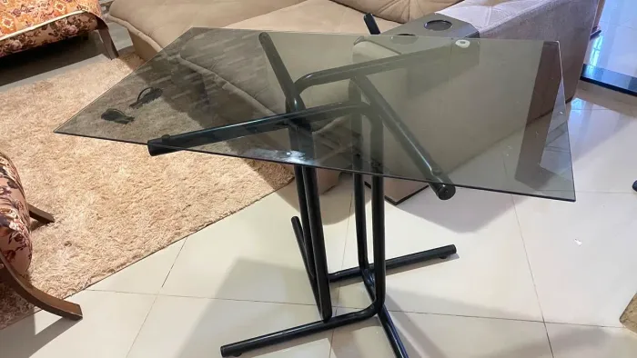 Mesa de vidro + 4 cadeiras