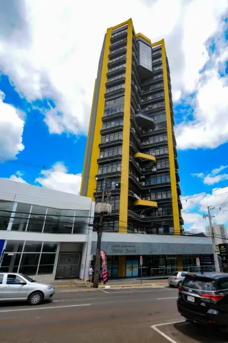 Sala comercial à venda no Edifício Pedro Basso, Centro de Foz do Iguaçu/PR - 53,52m² priva
