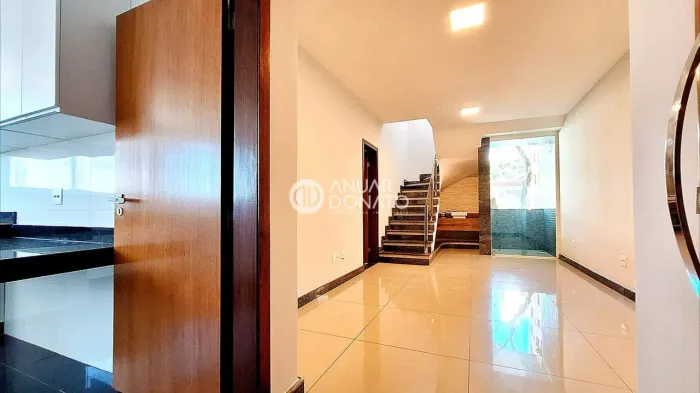No Santo Antônio, cobertura duplex com 4 quartos, armários e 3 vagas livres de garagem em 