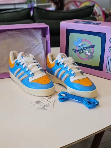 Adidas: Rivalry Low Itchy (Simpsons)