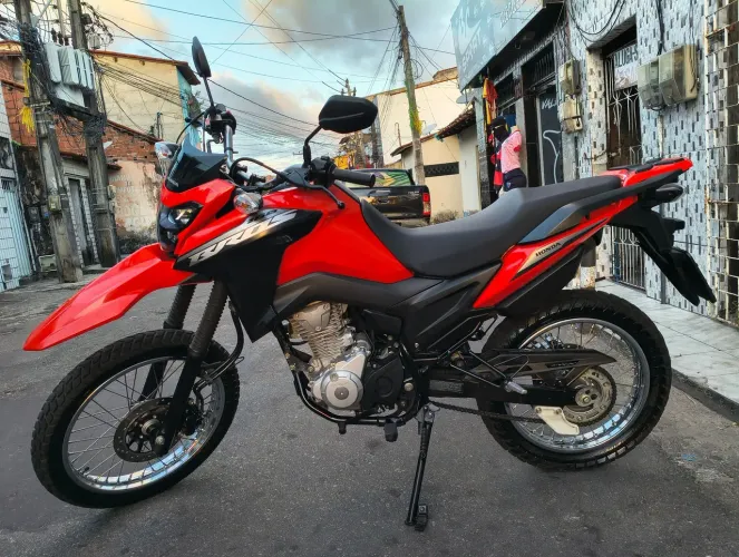 Bros 160 2025/2025. Apenas 5.700km rodados! Estado de zero!