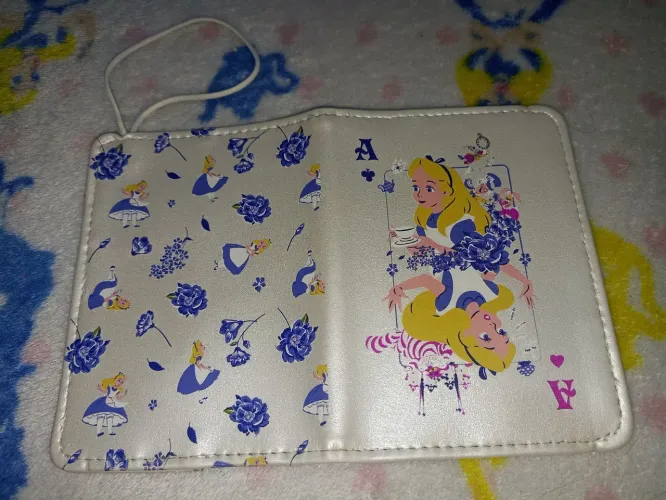 Carteira Alice perolada Disney