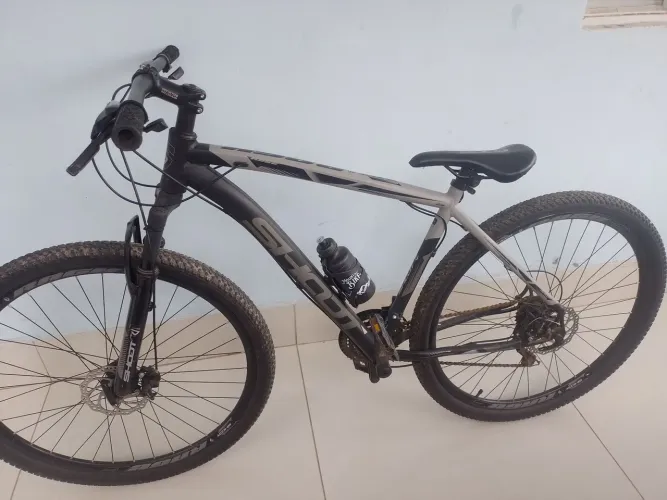 Vende-de duas bicicletas