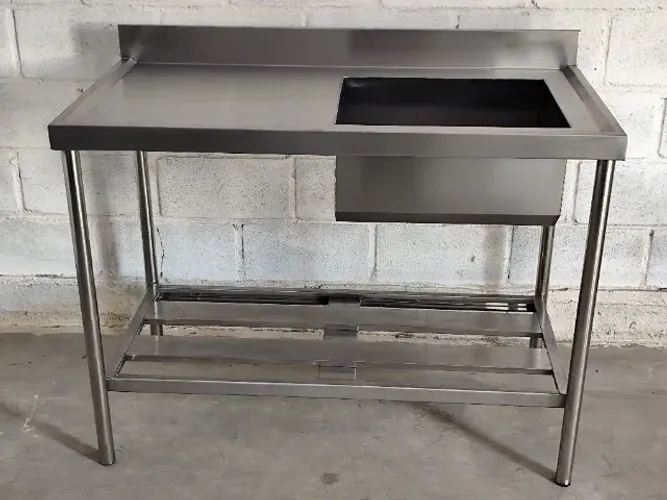 Pia profissional em inox para cozinha industrial com 1 bojo - 1,80 m