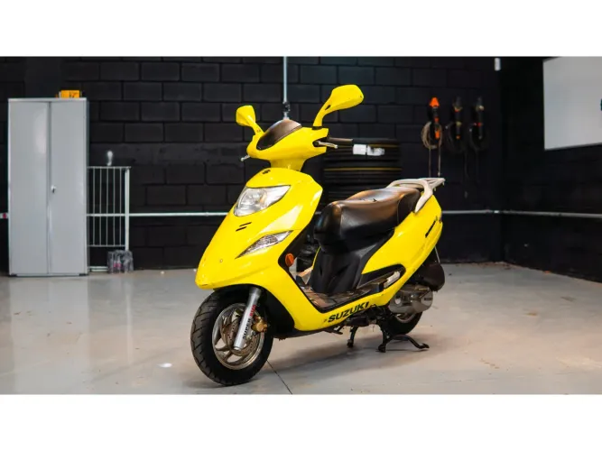 Suzuki Burgman i 2012