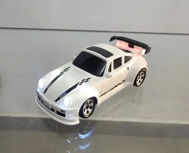 Carrinho Drift Recarregável USB-C Acelerador no Controle Pulso 4x4 Faróis Led Com Maleta e