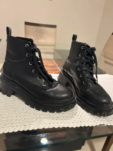 Bota coturno cano curto couro Schütz