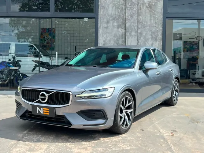 Volvo S60 T-4 Momentum 2.0 190cv 4P 2020