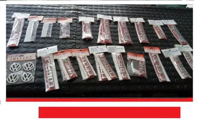 Letras de nomes carro e Emblemas Fiat Vw Gm hhuuy dkrws
