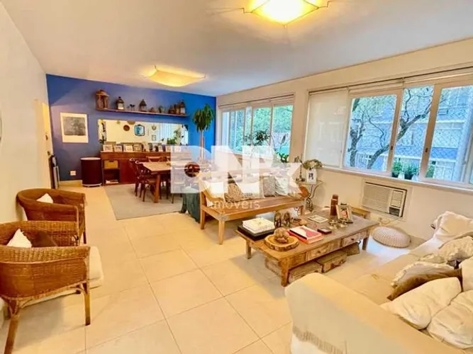 Apartamento - / Residencial / Copacabana