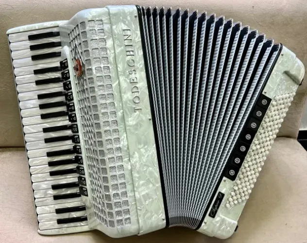 Acordeon todeschini auper 9 Novo!!!