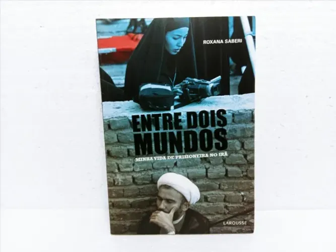 Livro Entre Dois Mundos - Roxana Saberi / Larousse 2010