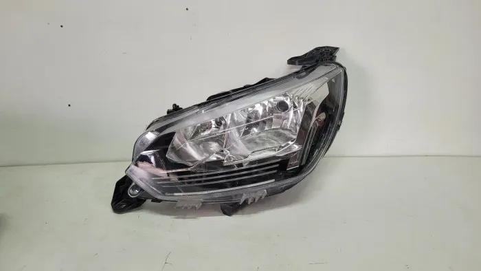 Farol peugeot 208 23/24