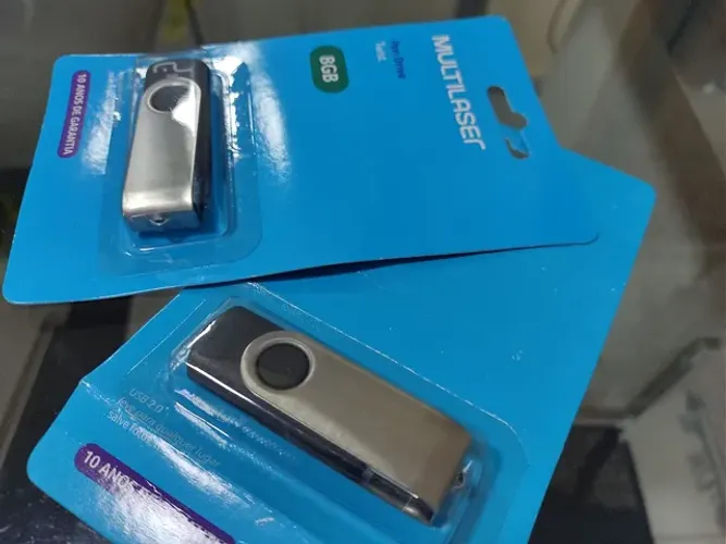 PEN DRIVE MULTILASER E OUTROS 8GB