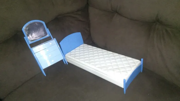 Brinquedo dormitório - cama para boneca Barbie leia descrição 
