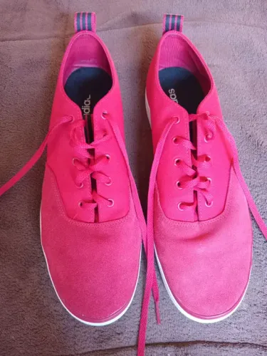 Tênis adidas