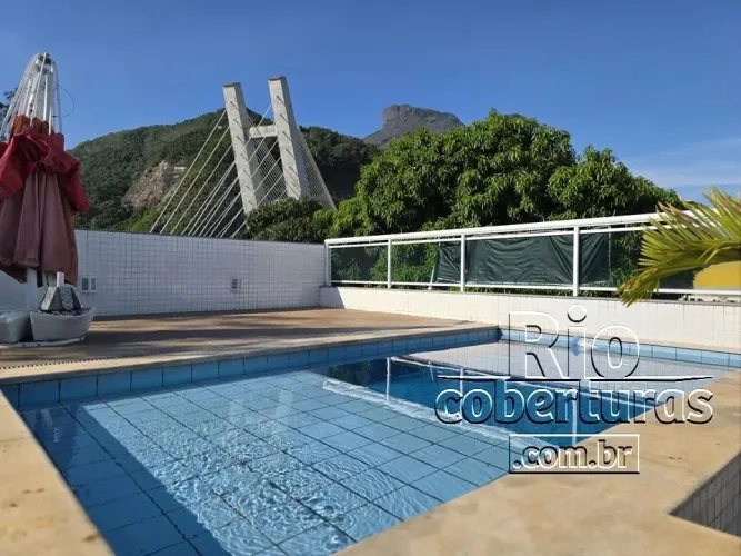 Cobertura à venda no Jardim Oceânico. Barra. 3 Suítes. Vista Pedra da Gávea.