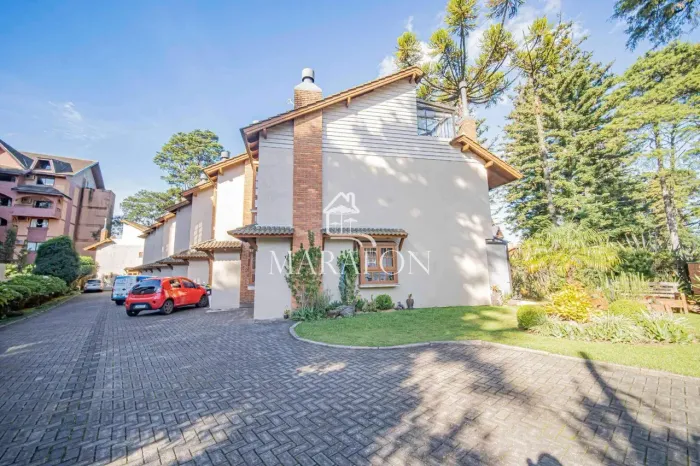 CASA À VENDA EM GRAMADO COM DOIS DORMITÓRIOS