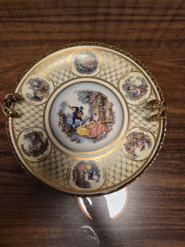 Centro de mesa em porcelana e bronze
