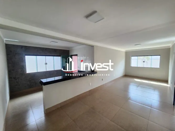Casa com excelente localização no bairro universitário quatro quartos sendo uma suíte