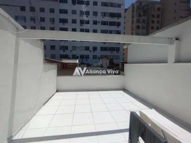 Catete | Casa 6 quartos, sendo 1 suite
