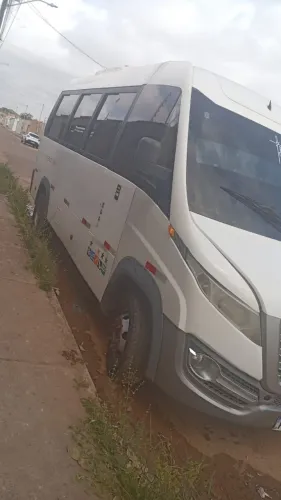 Vendo Volare flay 5 com ar condicionado 16 lugares só chamar *53