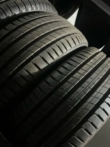 Pneu 235/55/19 Michelin  90 % 