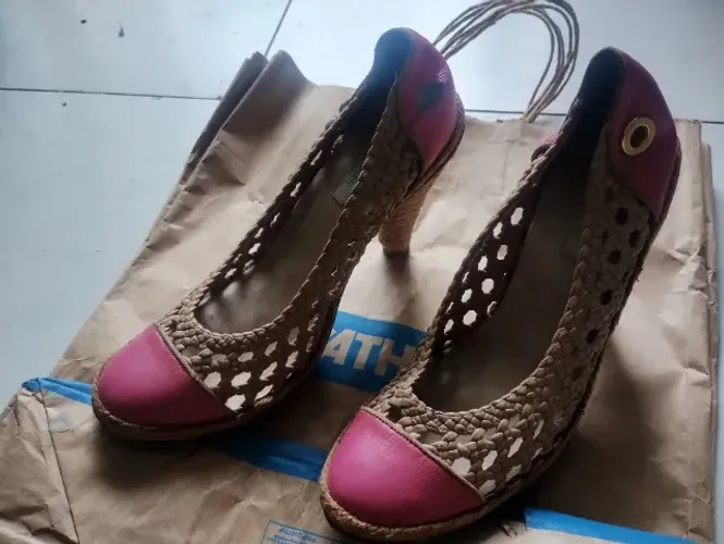 fabulosa sandália Cavendish original, toda artesanal, tamanho 36, excelente estado!