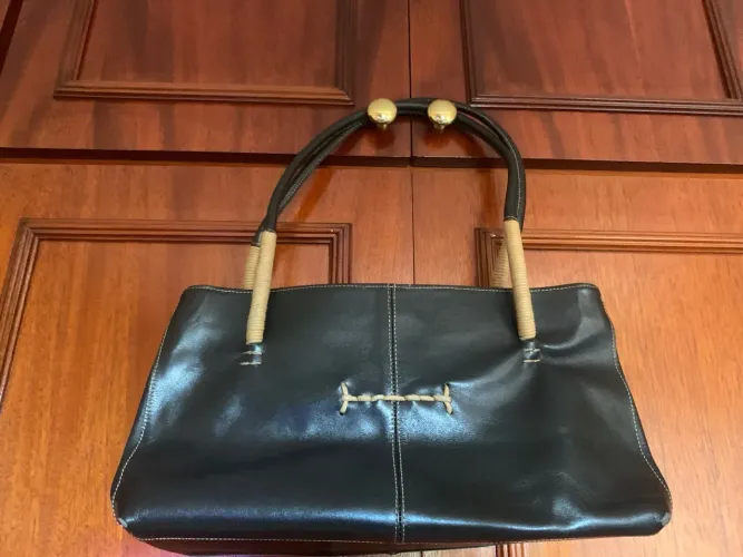 Bolsa de mão em couro preta Arzon - como nova 