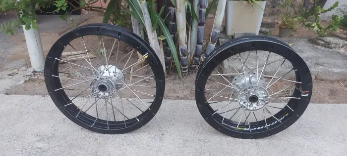 Par Aros em alumínio Mônaco Gs para pneu sem câmera